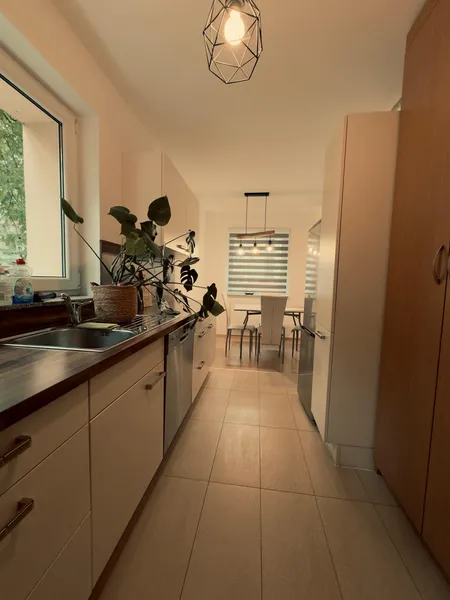 Fast 100qm Nutzfläche - Vollausgestattete 60qm Wohnung + 40qm Kellerraum mit Fenstern — photo 1